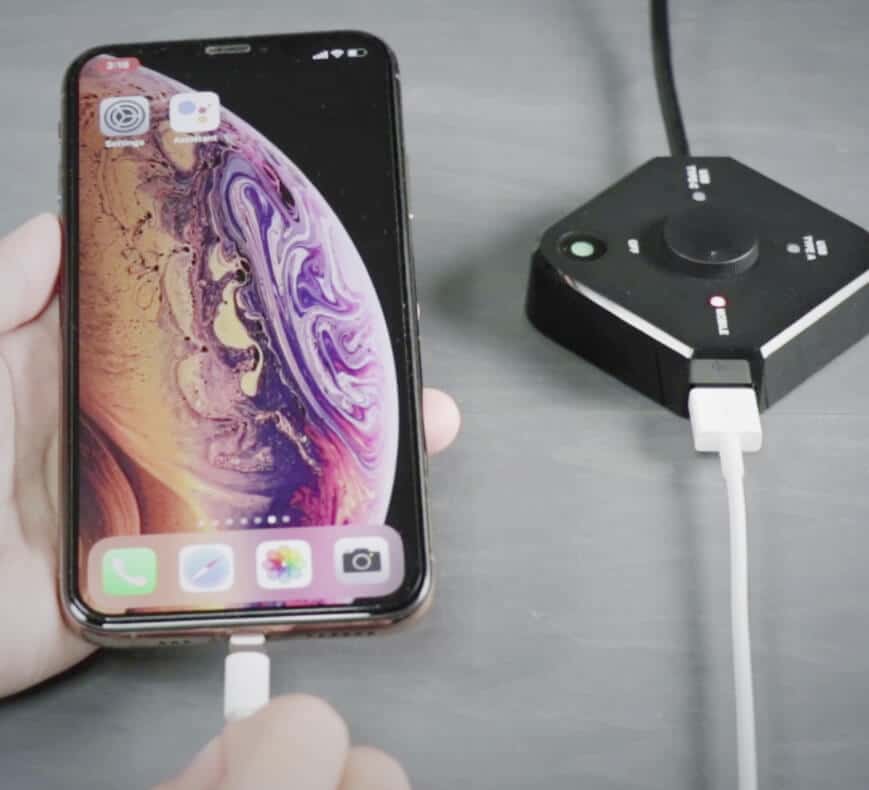 plug and cast iPhone QuattroPod USB