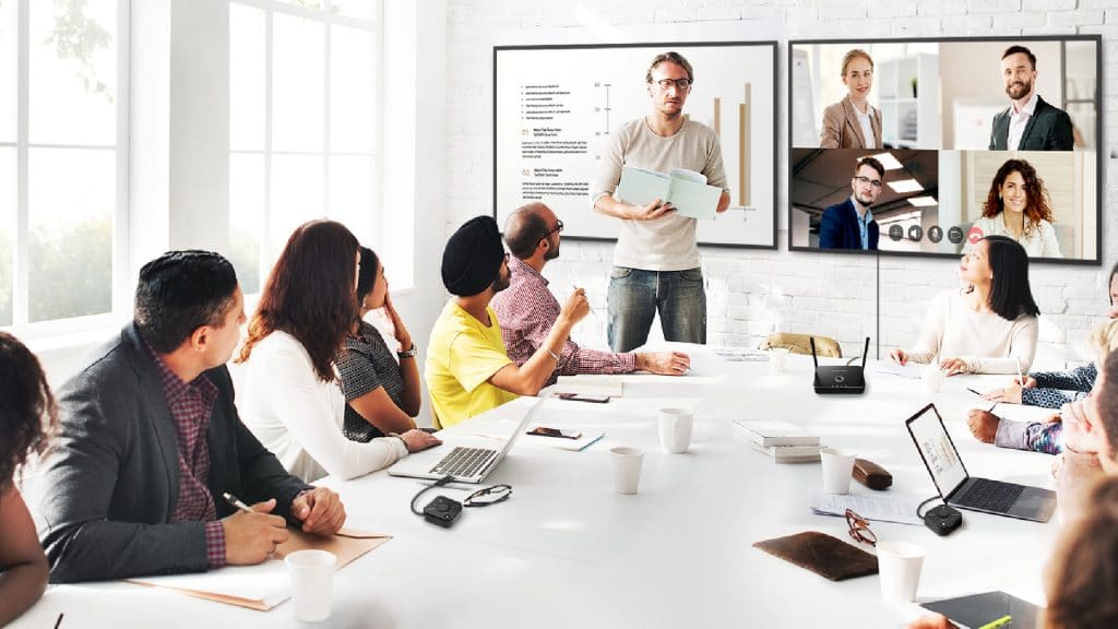 Use EZCast Pro to perform remote learning or online meetings. It is perfect for remote lectures too.